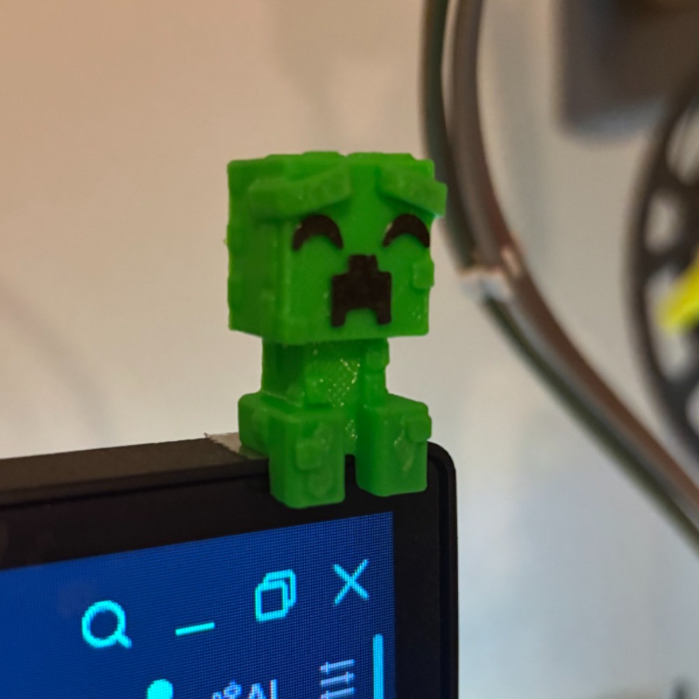 かわいいクリーパードッグコンピューターモニターペンダントトッ - 3D Printing Laptop のレビューと価格